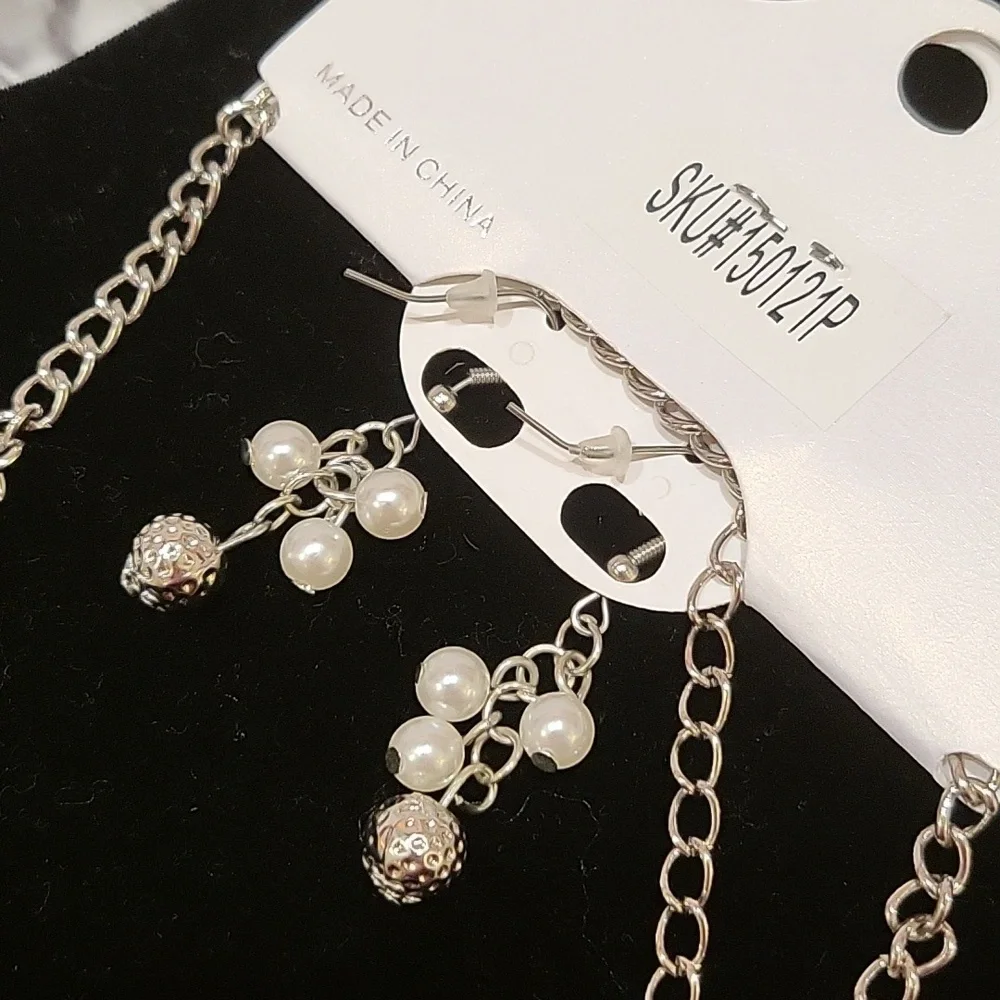 Necklace & Earrings - Picture 7 of 9